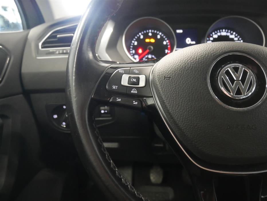 VOLKSWAGEN Tiguan 2016