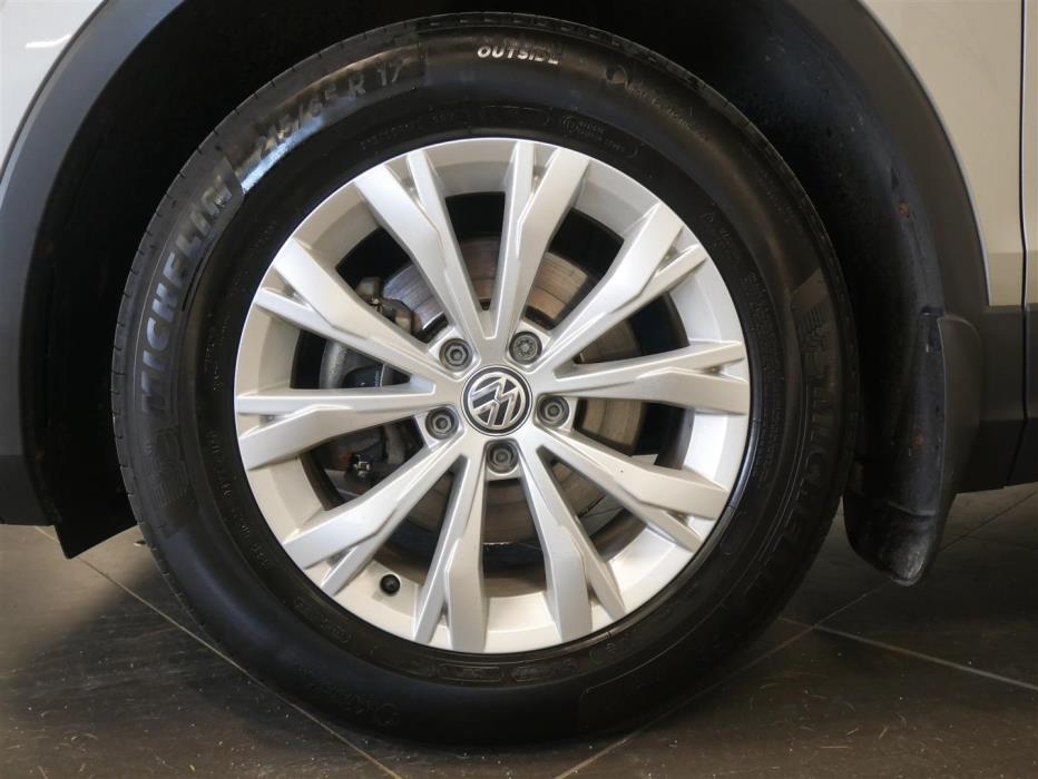 VOLKSWAGEN Tiguan 2016