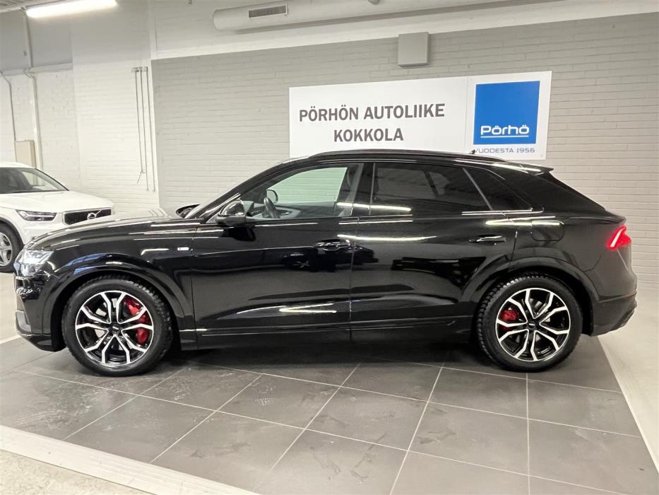 AUDI Q8 2023