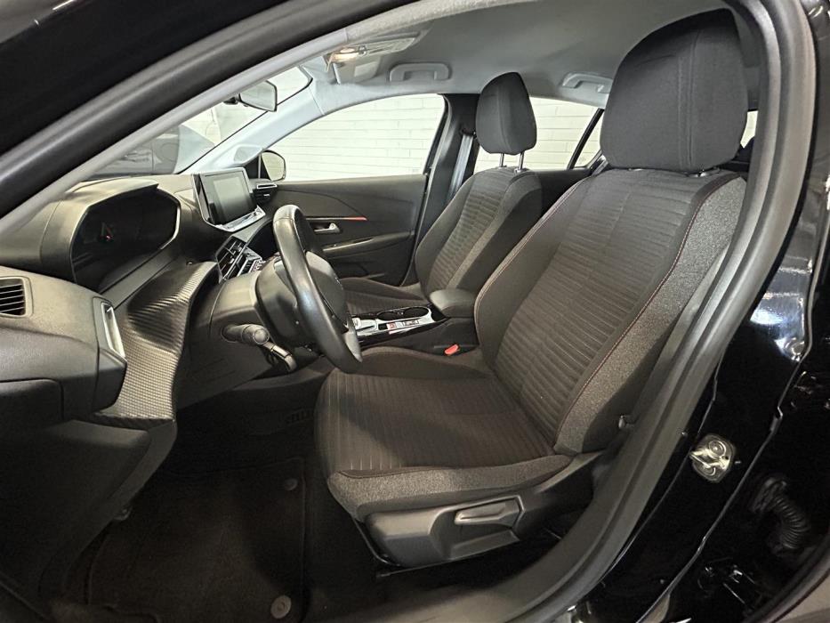 PEUGEOT e-208 2021