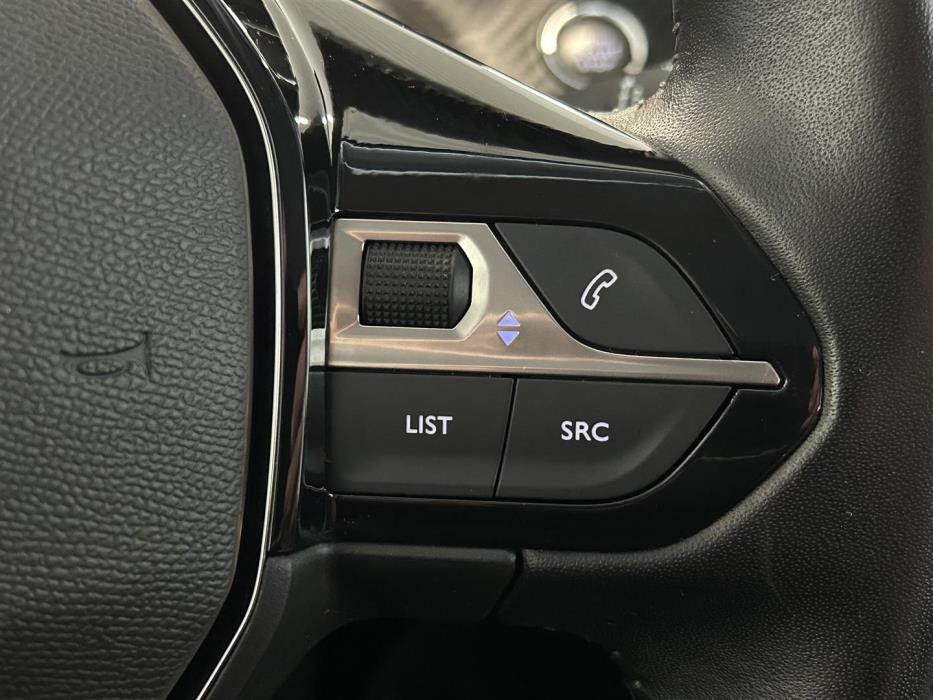 PEUGEOT e-208 2021