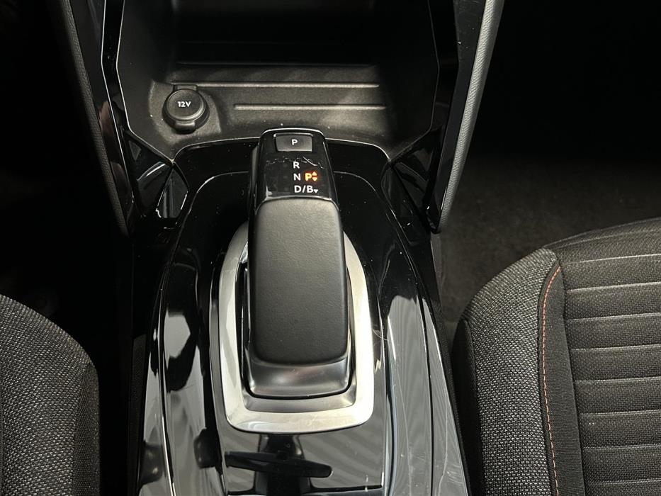 PEUGEOT e-208 2021