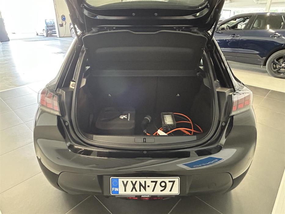 PEUGEOT e-208 2021