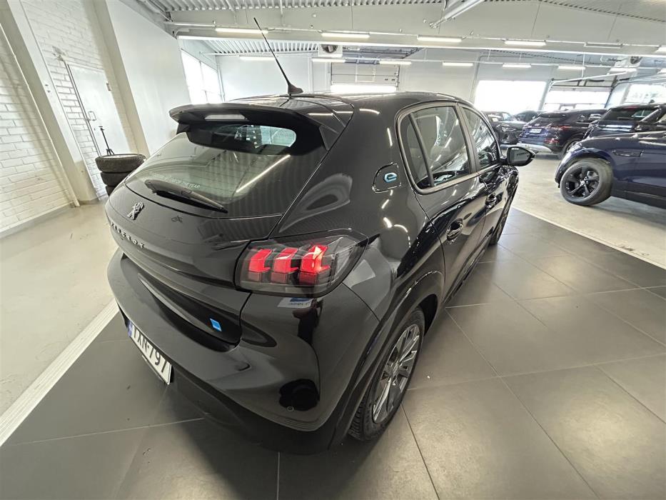 PEUGEOT e-208 2021