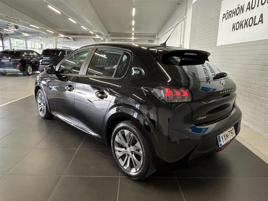 PEUGEOT e-208 2021