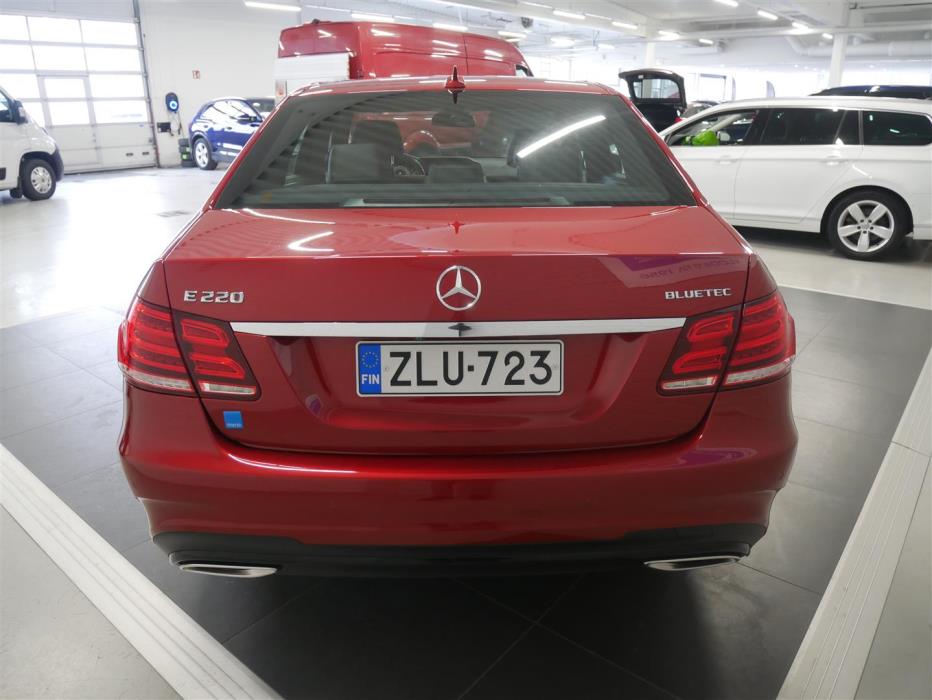 MERCEDES-BENZ E 2016