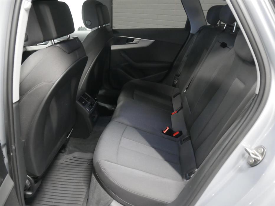 AUDI A4 allroad quattro 2023