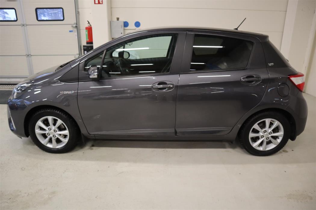 TOYOTA Yaris 2019