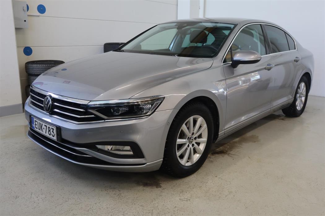 VOLKSWAGEN Passat 2022