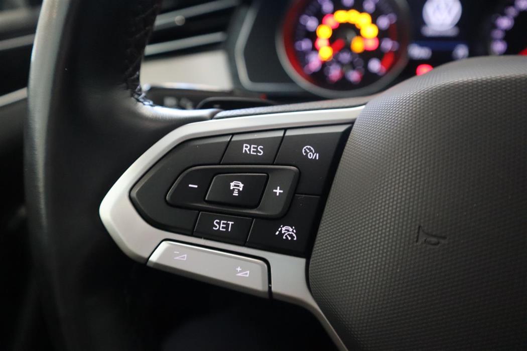 VOLKSWAGEN Passat 2022