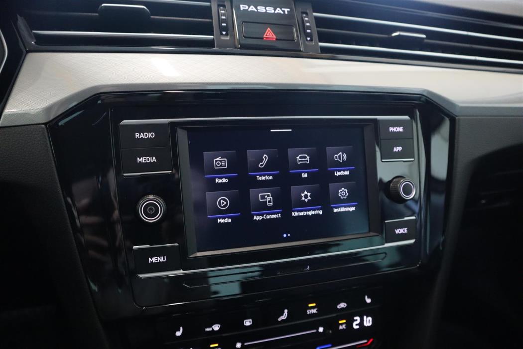 VOLKSWAGEN Passat 2022