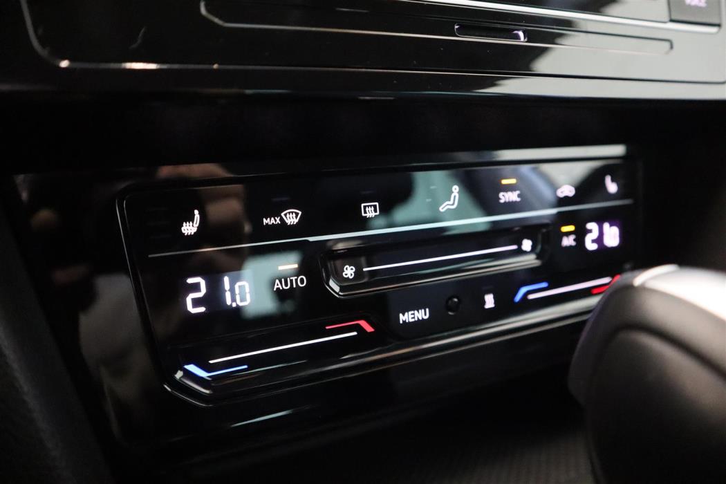 VOLKSWAGEN Passat 2022