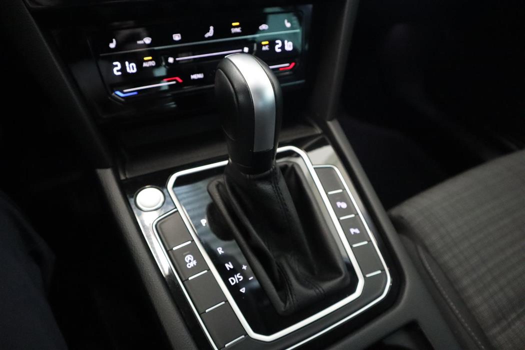 VOLKSWAGEN Passat 2022