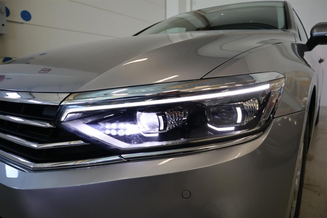 VOLKSWAGEN Passat 2022