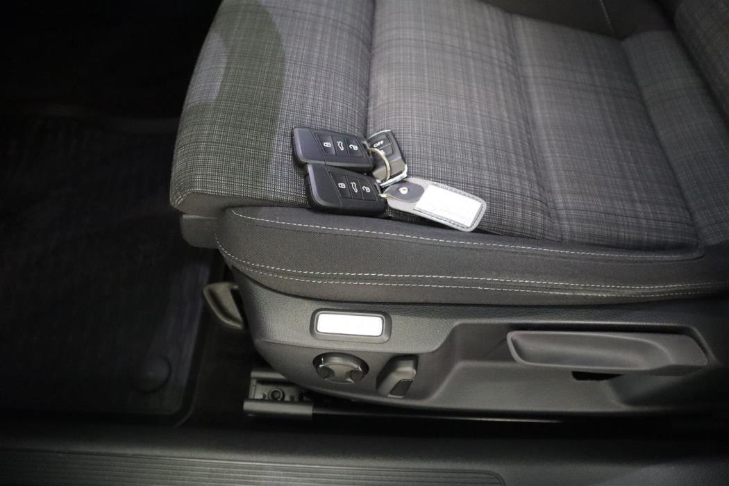 VOLKSWAGEN Passat 2022