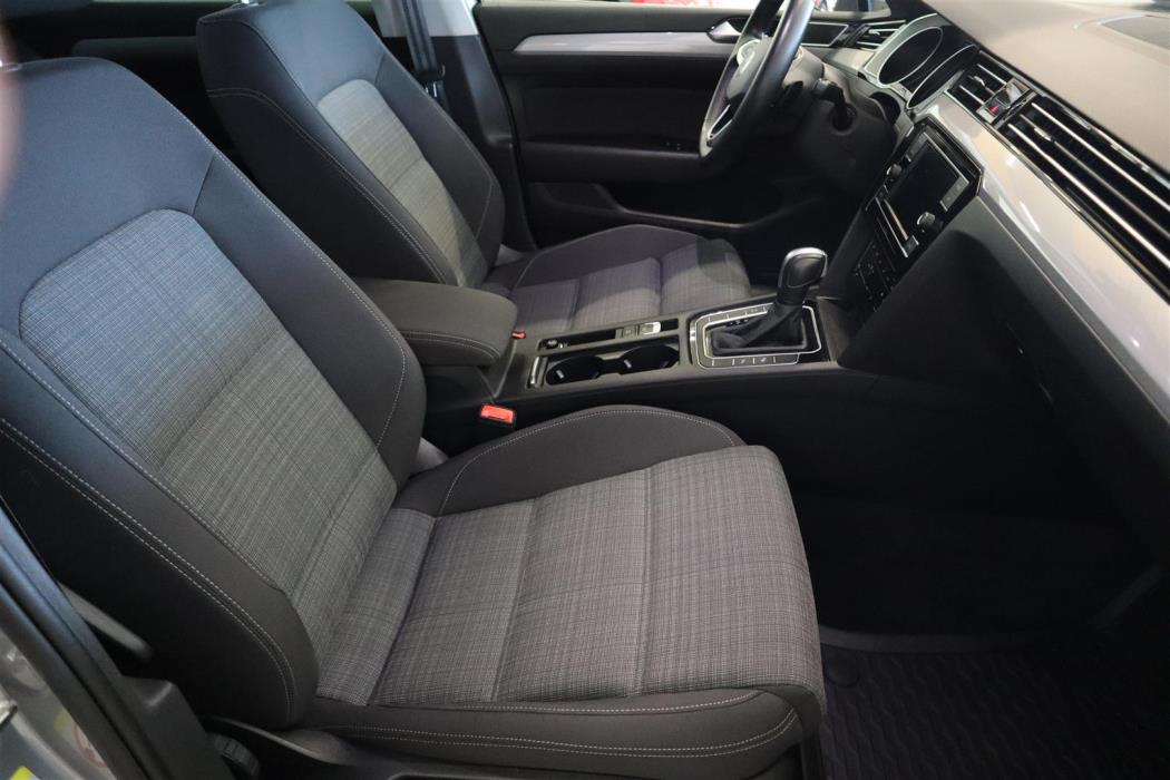 VOLKSWAGEN Passat 2022