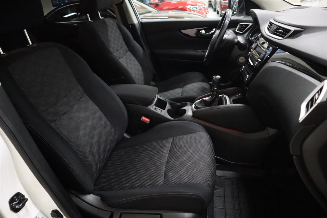 NISSAN Qashqai 2015