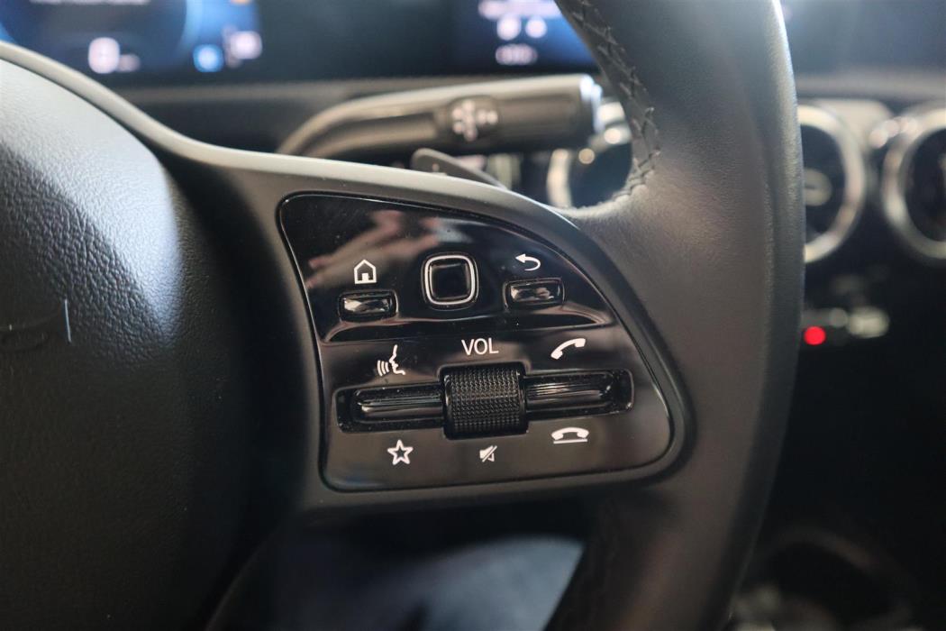 MERCEDES-BENZ A 2020