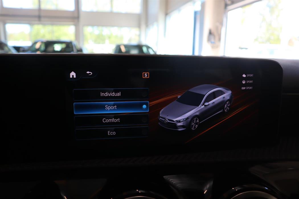 MERCEDES-BENZ A 2020