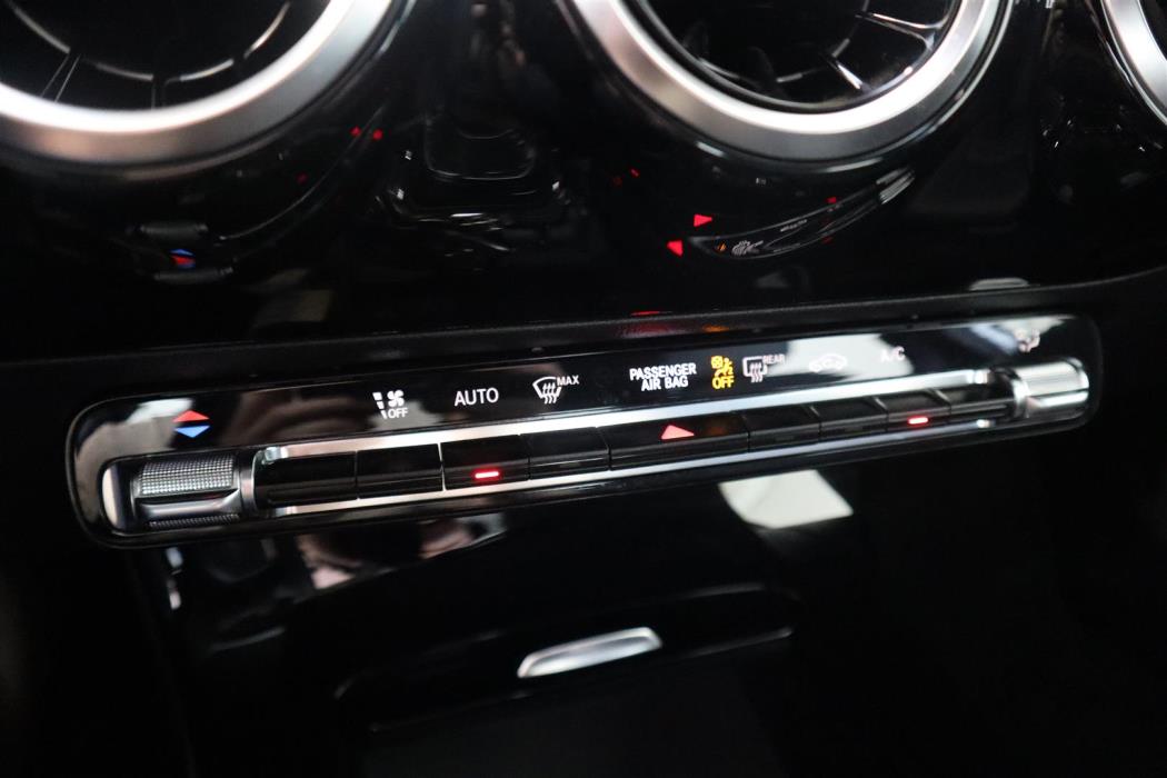 MERCEDES-BENZ A 2020