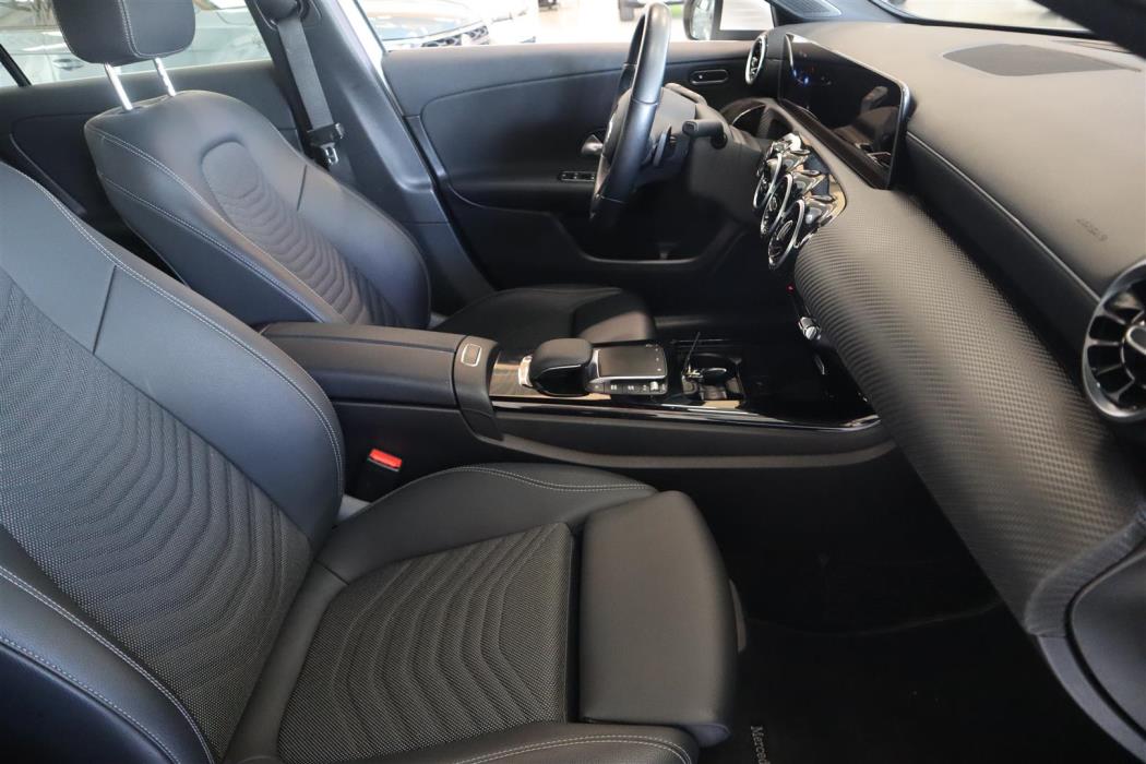 MERCEDES-BENZ A 2020