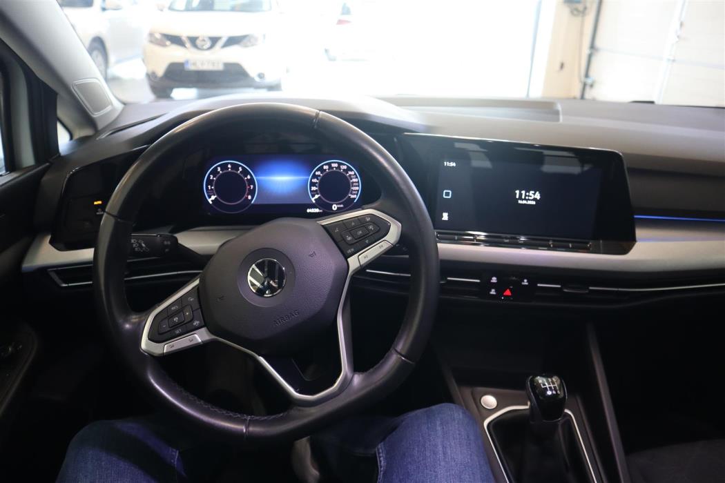 VOLKSWAGEN Golf 2023