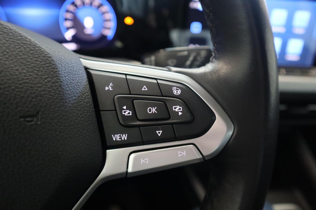 VOLKSWAGEN Golf 2023