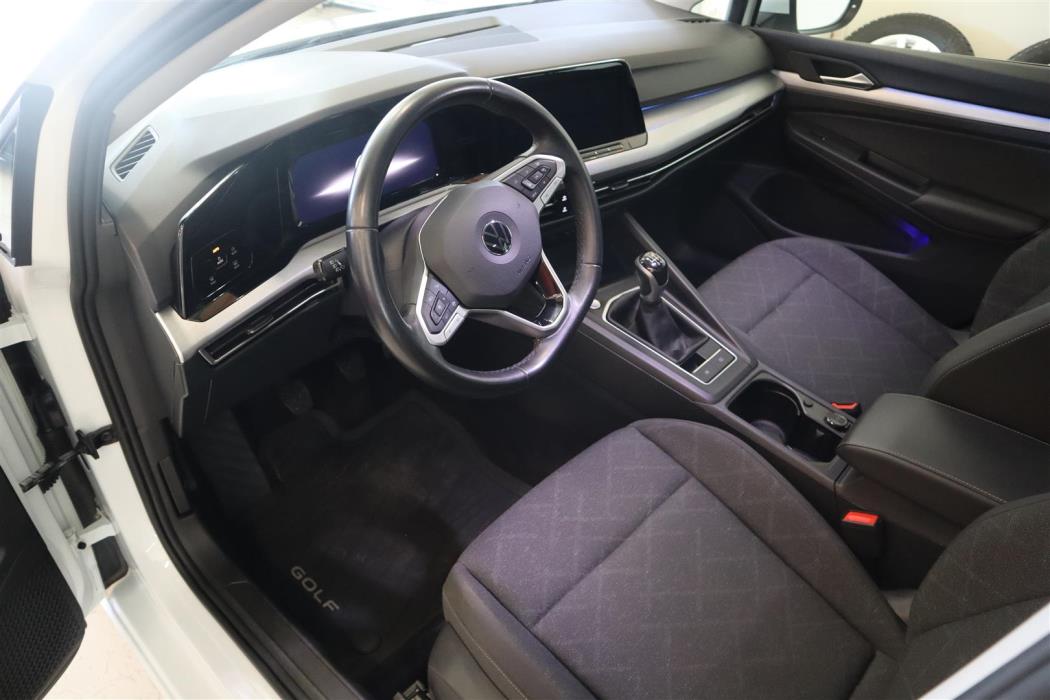 VOLKSWAGEN Golf 2023