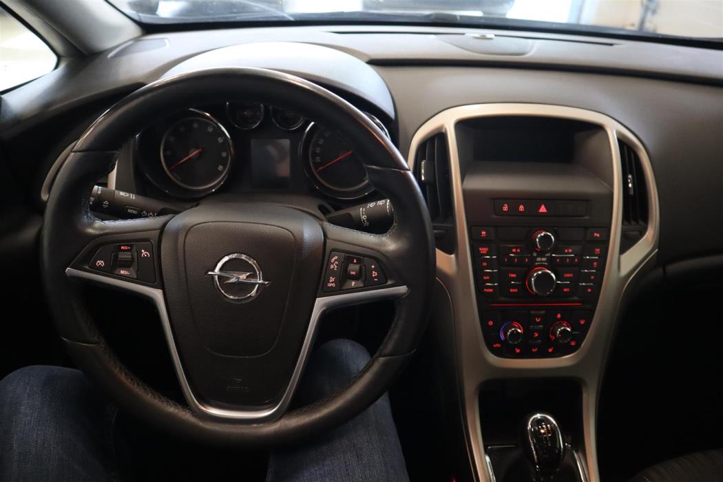 OPEL Astra 2011