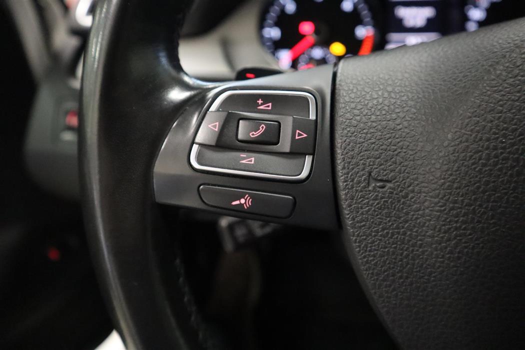 VOLKSWAGEN Passat 2014