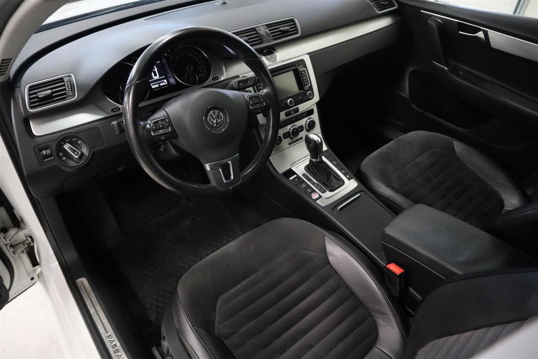 VOLKSWAGEN Passat 2014
