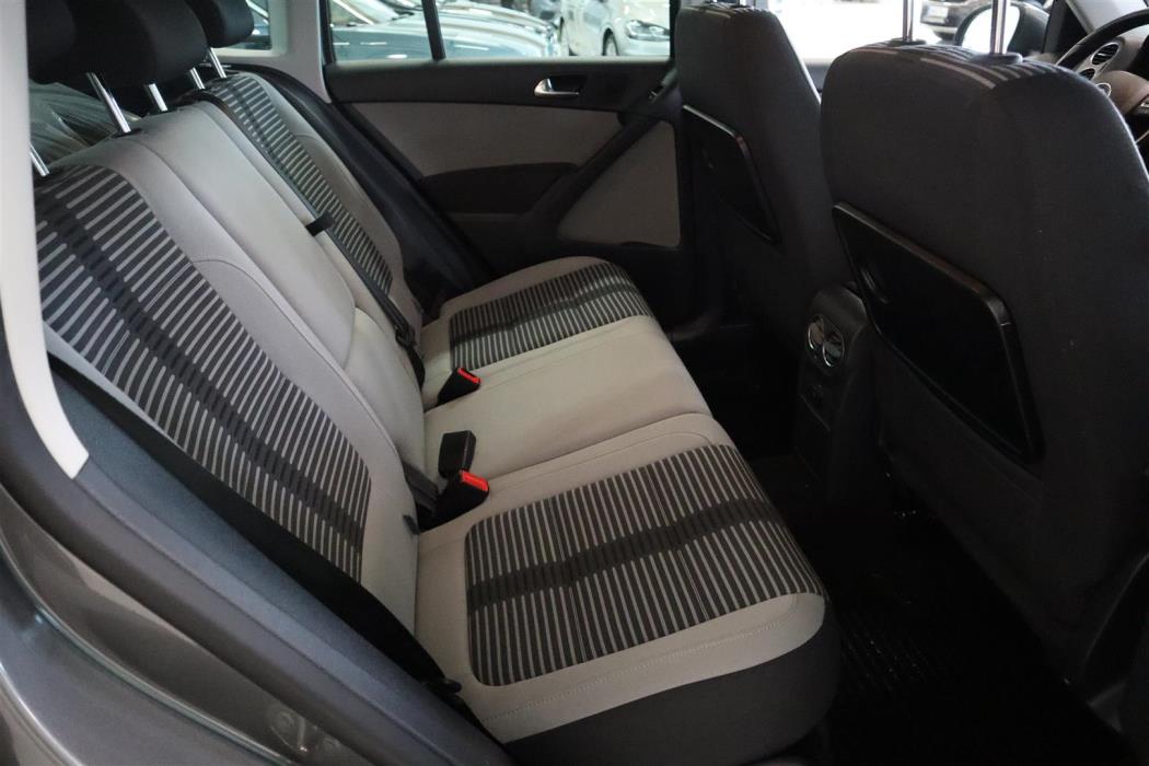VOLKSWAGEN Tiguan 2011