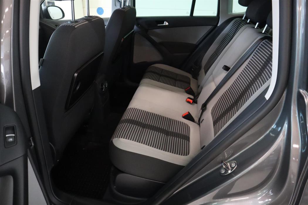 VOLKSWAGEN Tiguan 2011