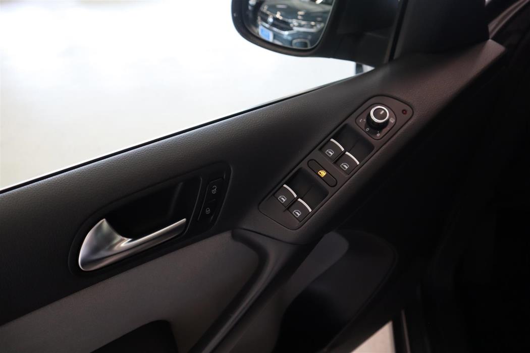 VOLKSWAGEN Tiguan 2011