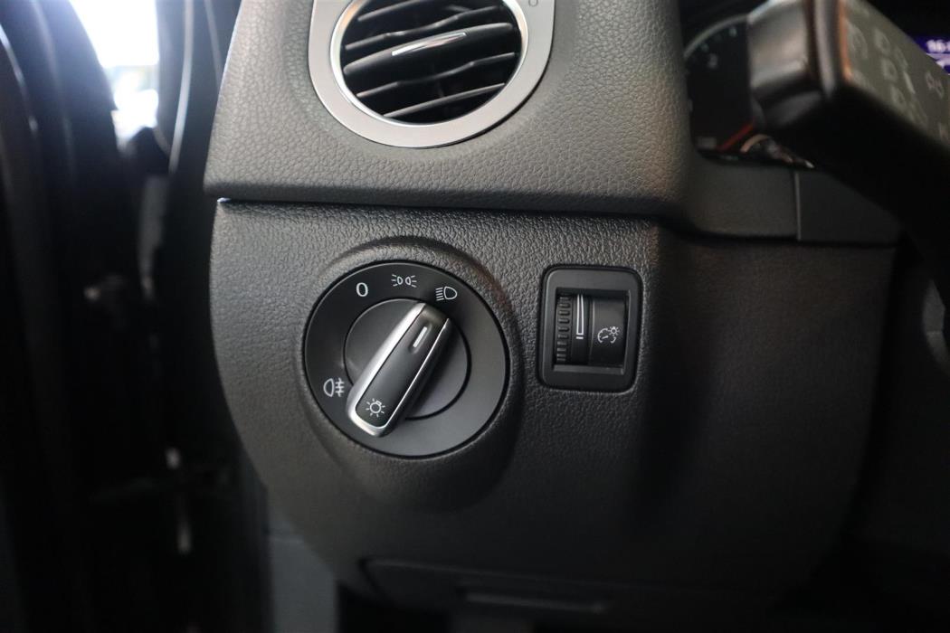 VOLKSWAGEN Tiguan 2011