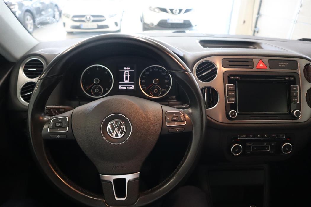 VOLKSWAGEN Tiguan 2011