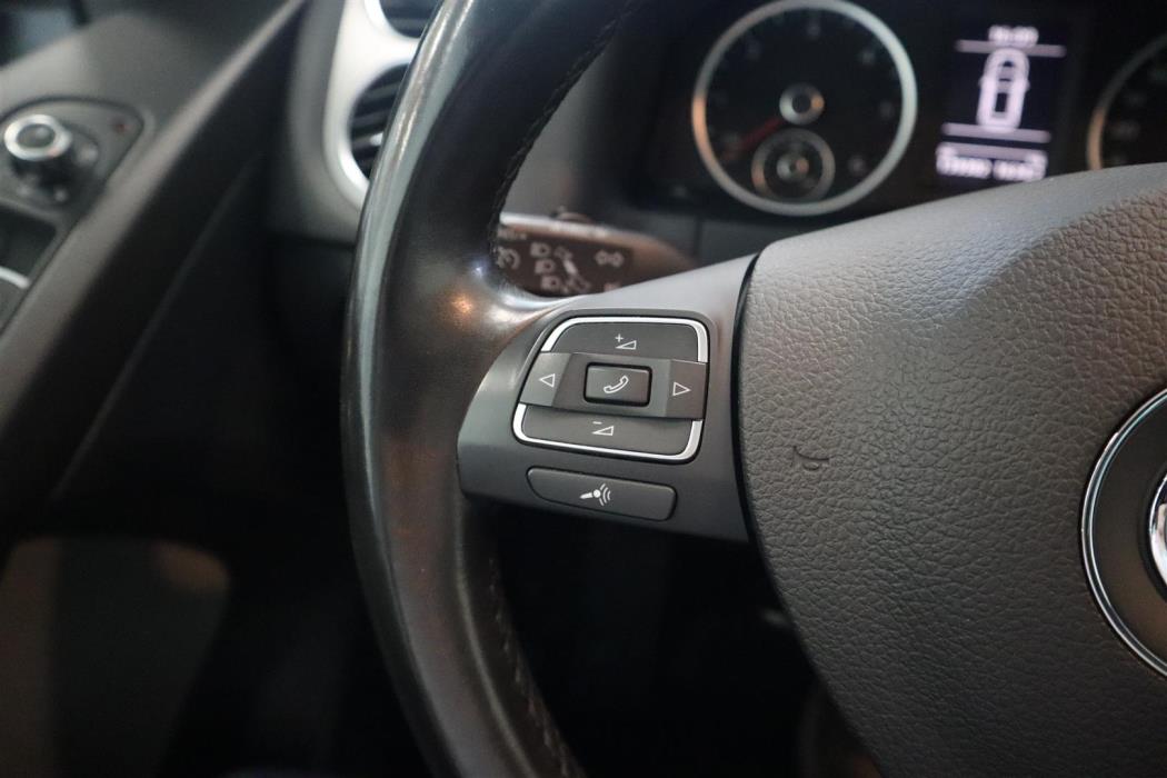 VOLKSWAGEN Tiguan 2011