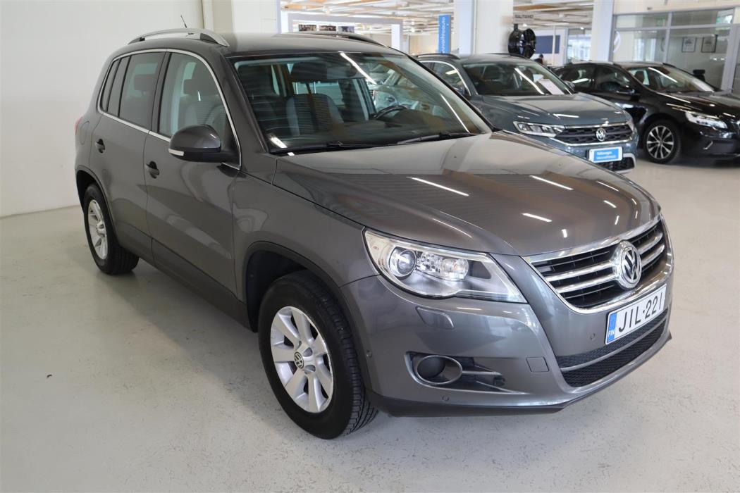 VOLKSWAGEN Tiguan 2011