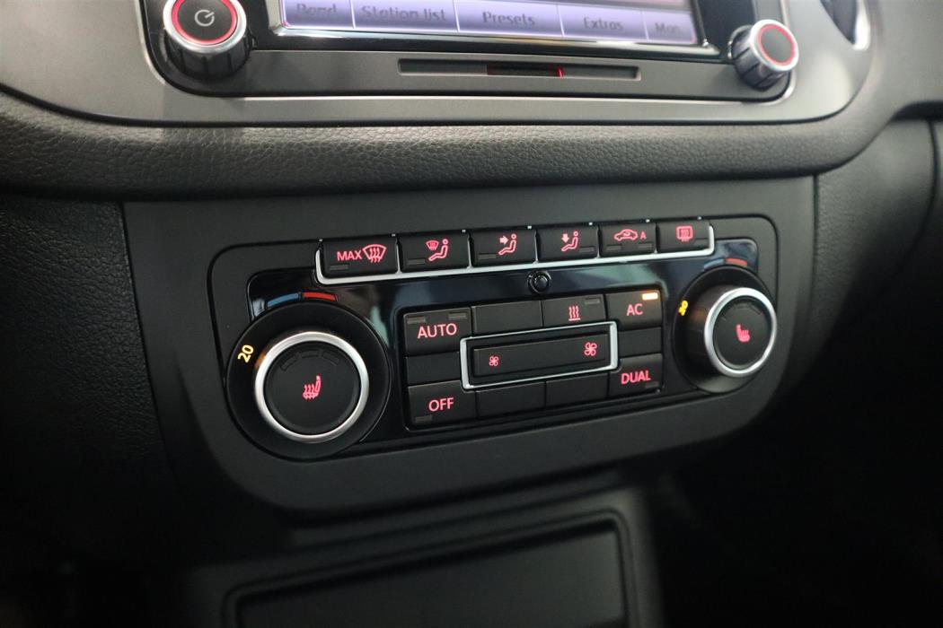 VOLKSWAGEN Tiguan 2011