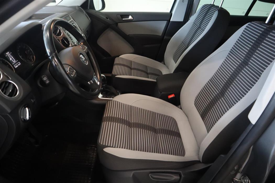 VOLKSWAGEN Tiguan 2011