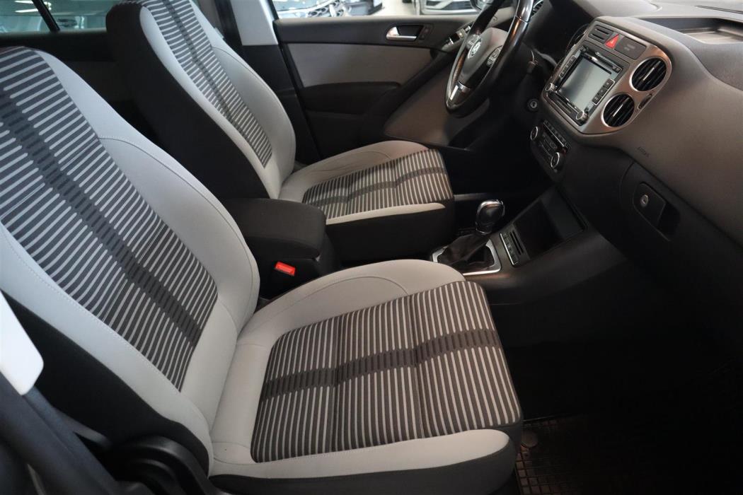 VOLKSWAGEN Tiguan 2011