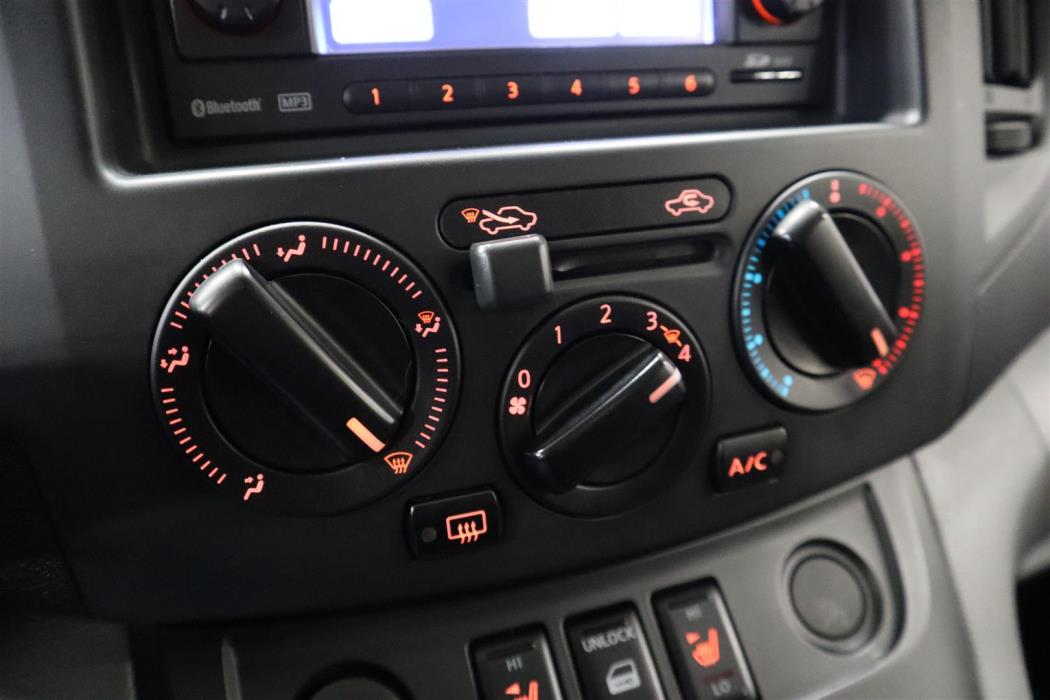 NISSAN NV200 2015