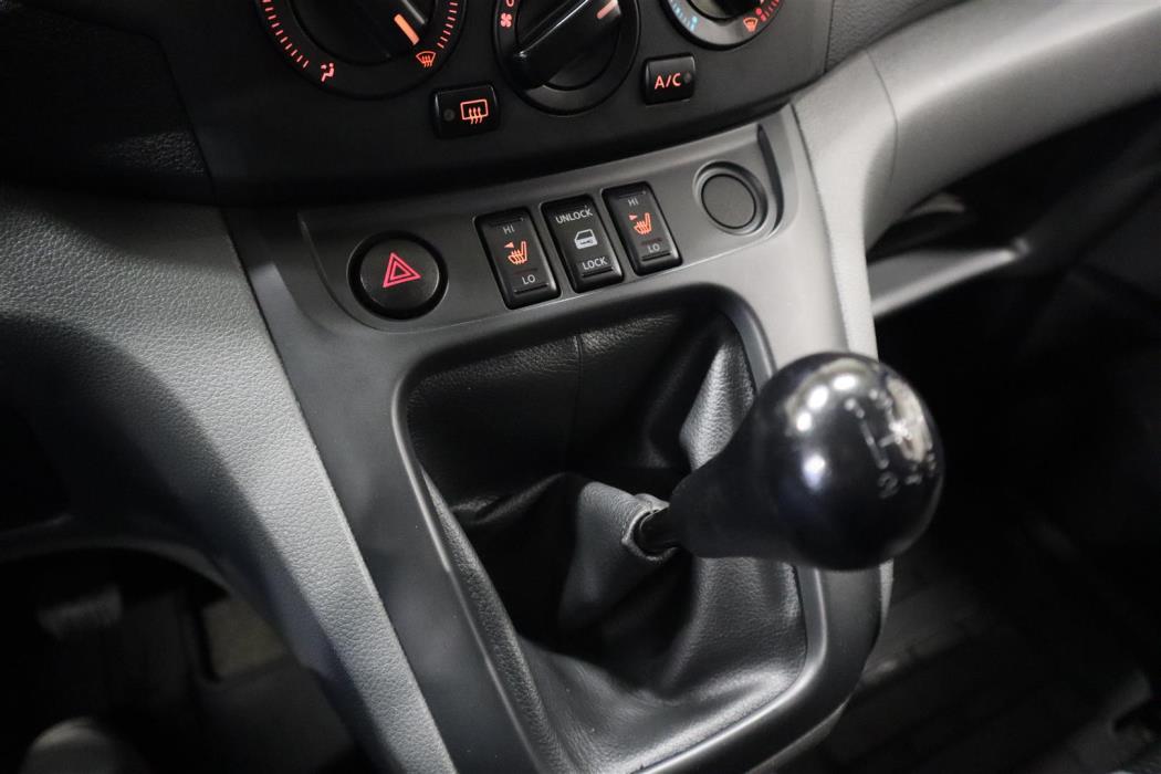 NISSAN NV200 2015