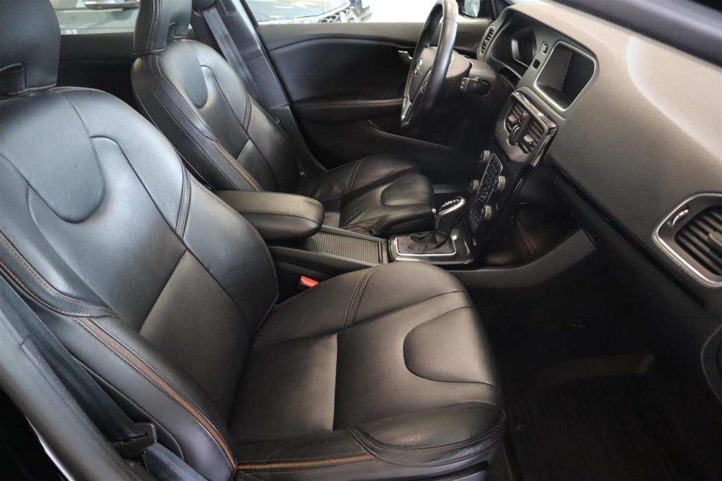 VOLVO V40 Cross Country 2018