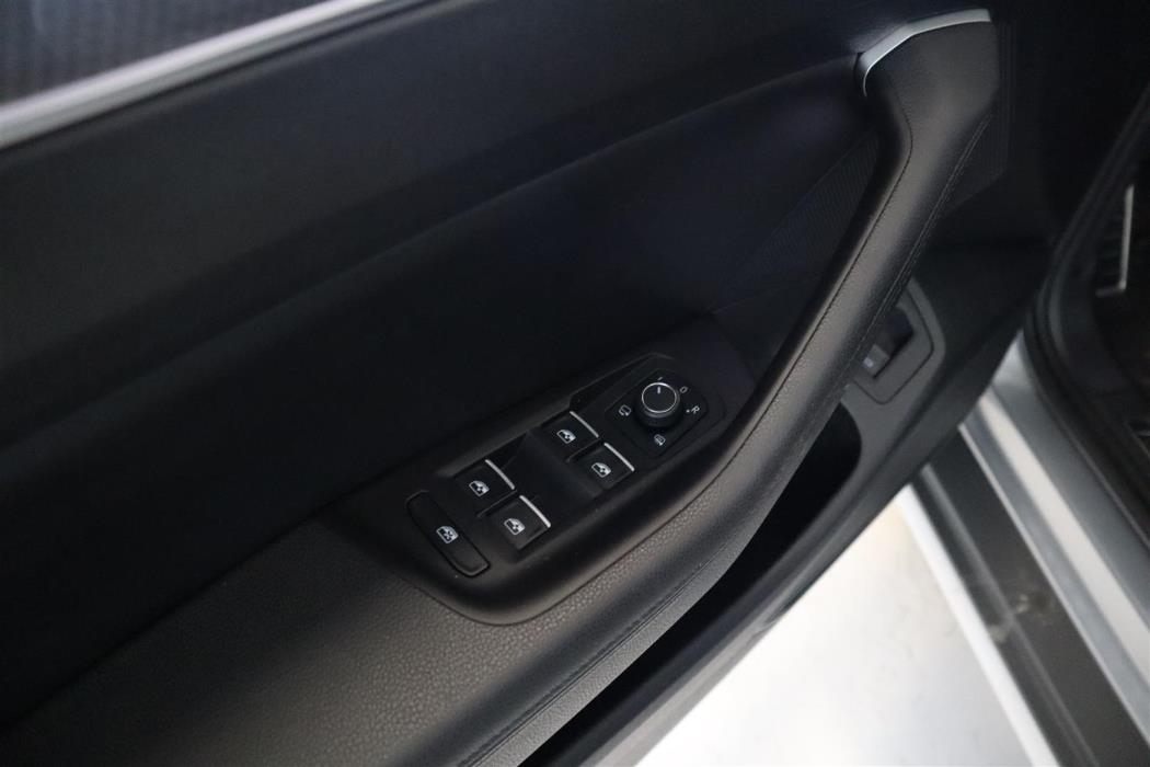 VOLKSWAGEN Passat 2019