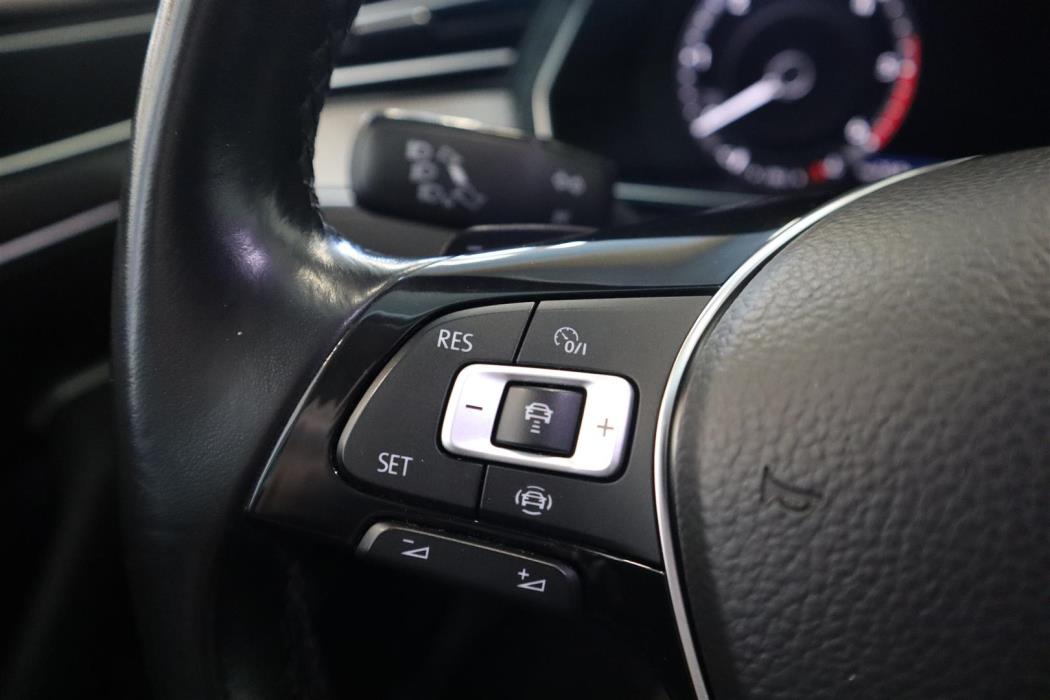 VOLKSWAGEN Passat 2019