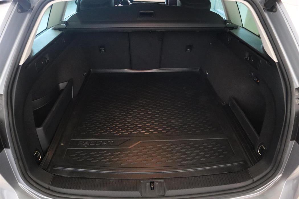 VOLKSWAGEN Passat 2019