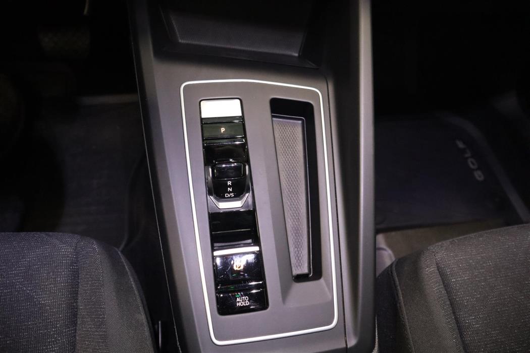 VOLKSWAGEN Golf 2024