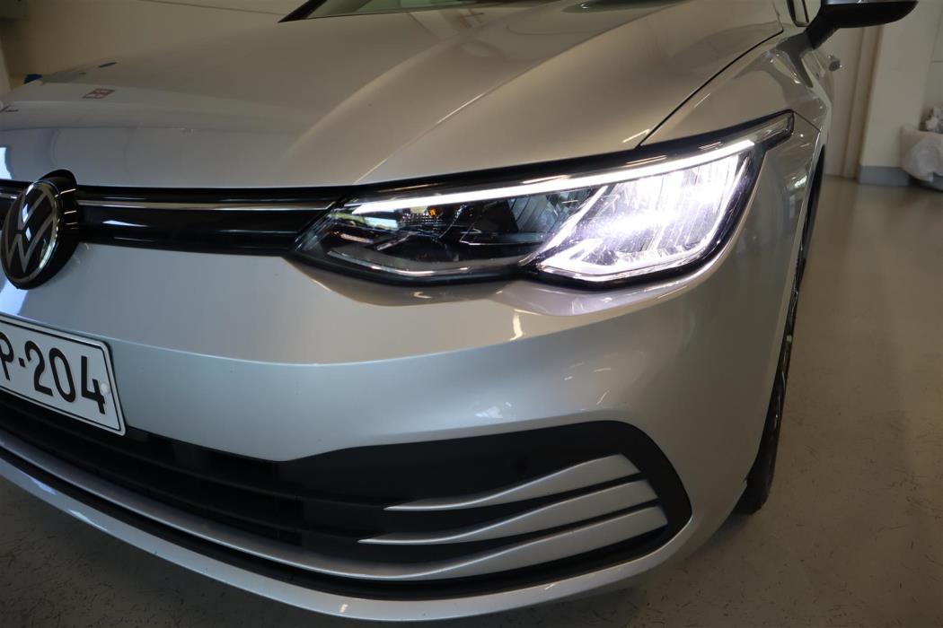 VOLKSWAGEN Golf 2024