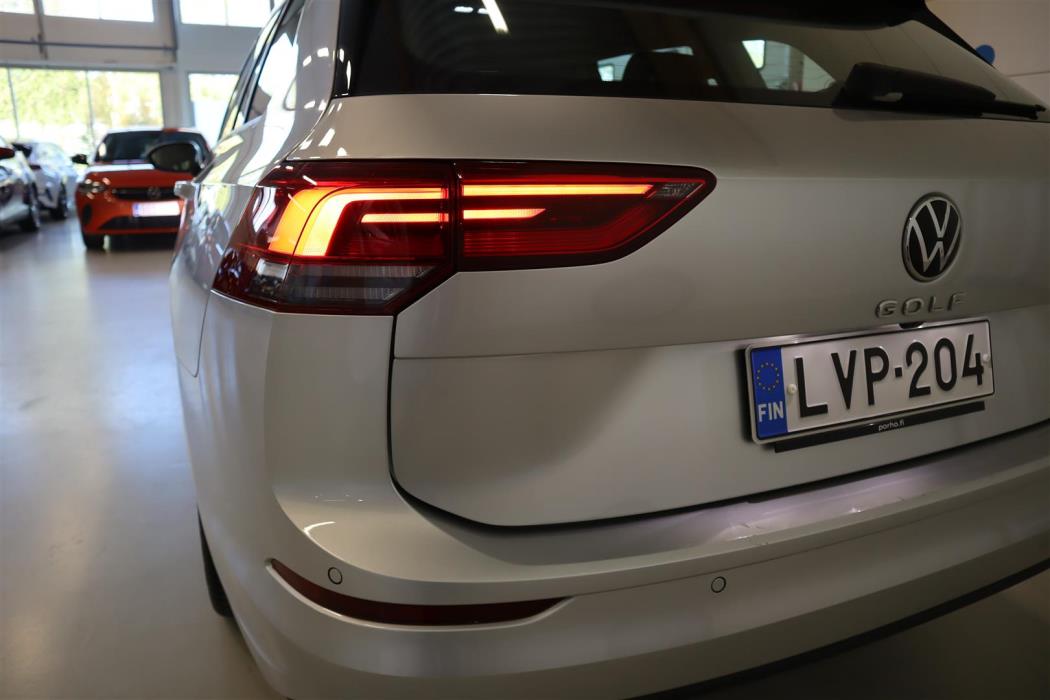 VOLKSWAGEN Golf 2024